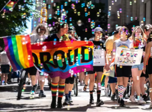 Pride Parade: Feier der LGBTQAI+-Identität und Herrenunterwäsche-Styles